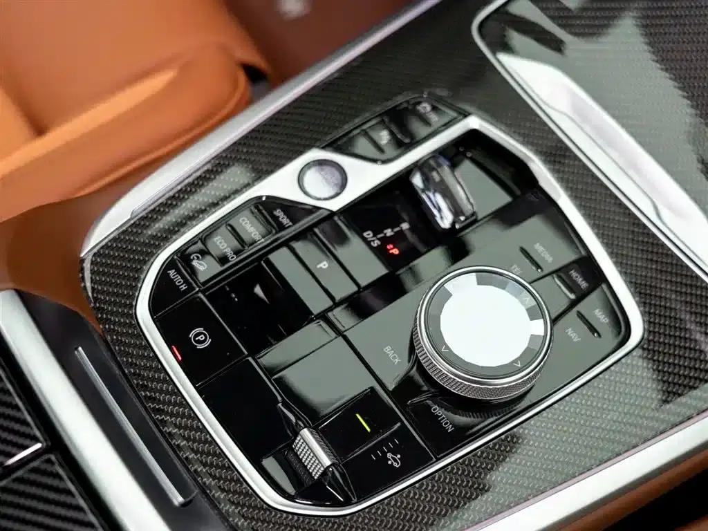2024 BMW X7 M60i xDrive M60i — миниатюра 17
