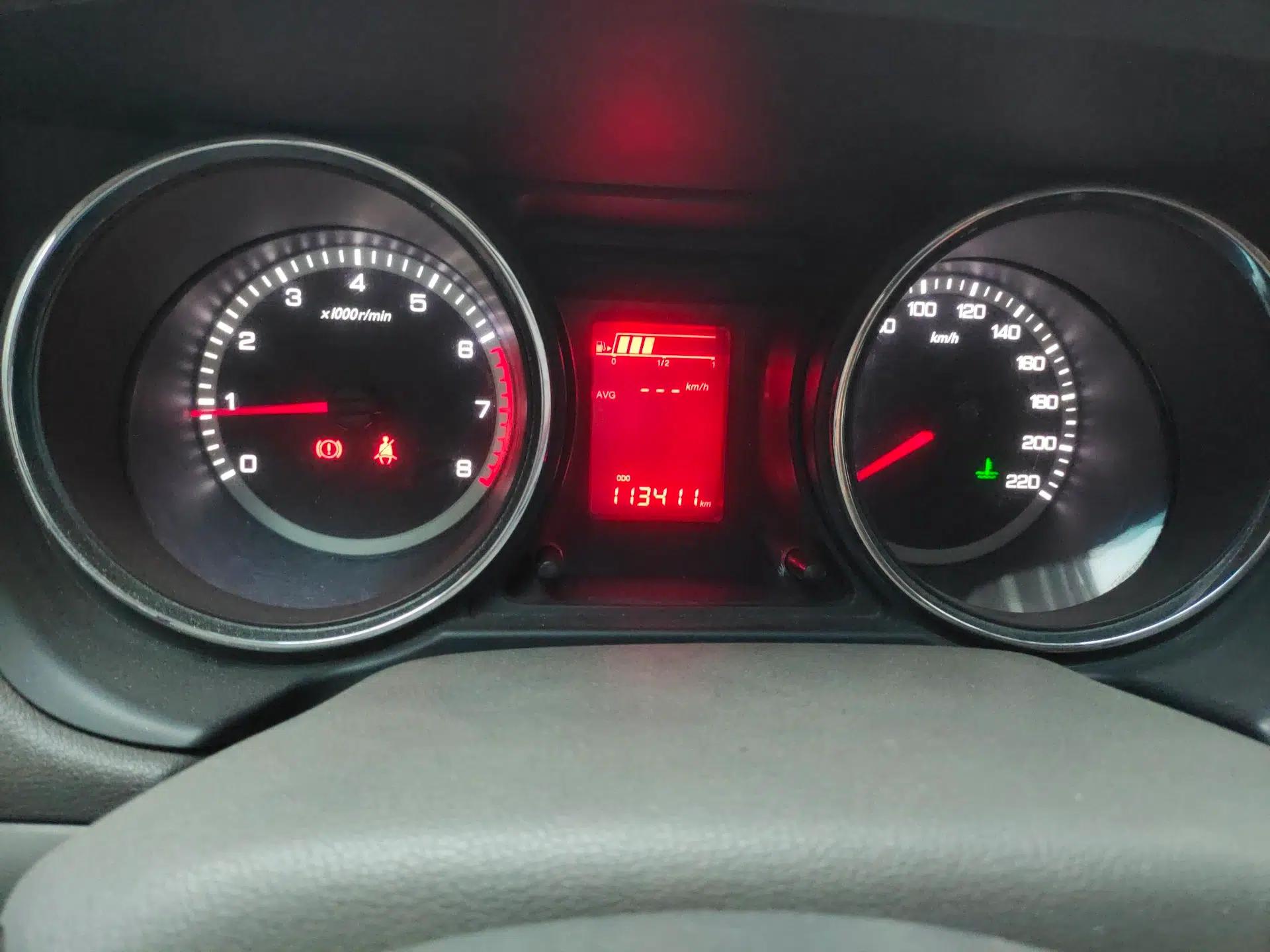 Dongfeng Aeolus A60 2012 1.6L Manual Luxury Model — миниатюра 12