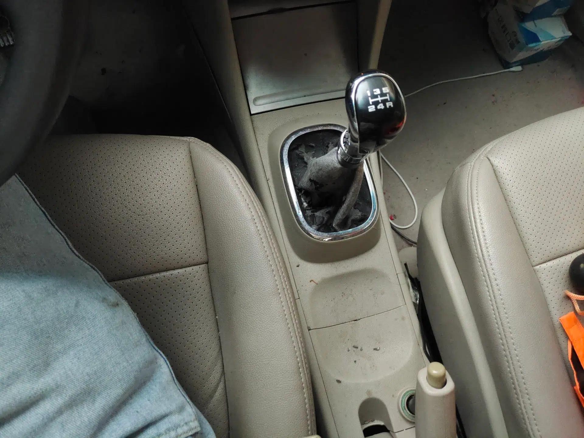 Dongfeng Aeolus A60 2012 1.6L Manual Luxury Model — миниатюра 15