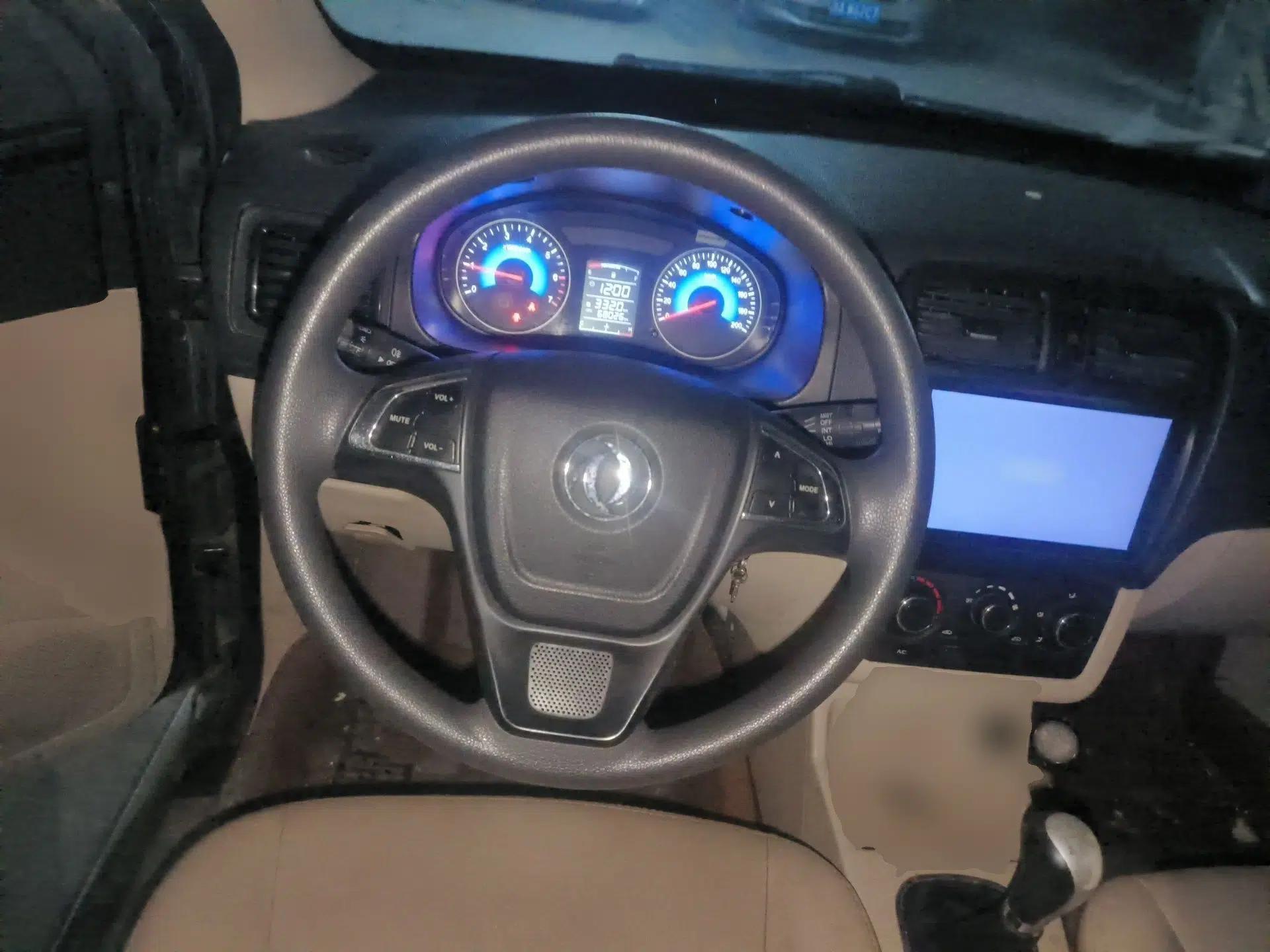 Dongfeng Fengon 370 2016 1.5L Manual Comfort 7-Seater — миниатюра 11