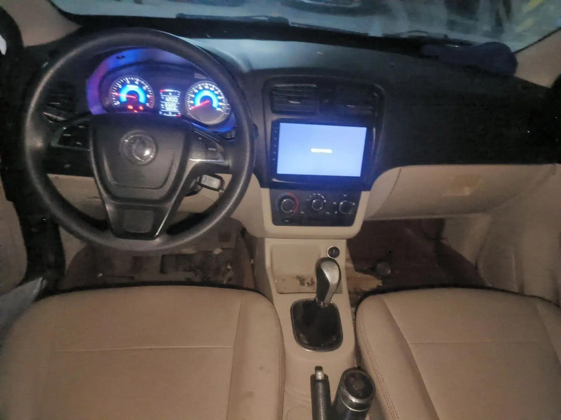 Dongfeng Fengon 370 2016 1.5L Manual Comfort 7-Seater — миниатюра 10
