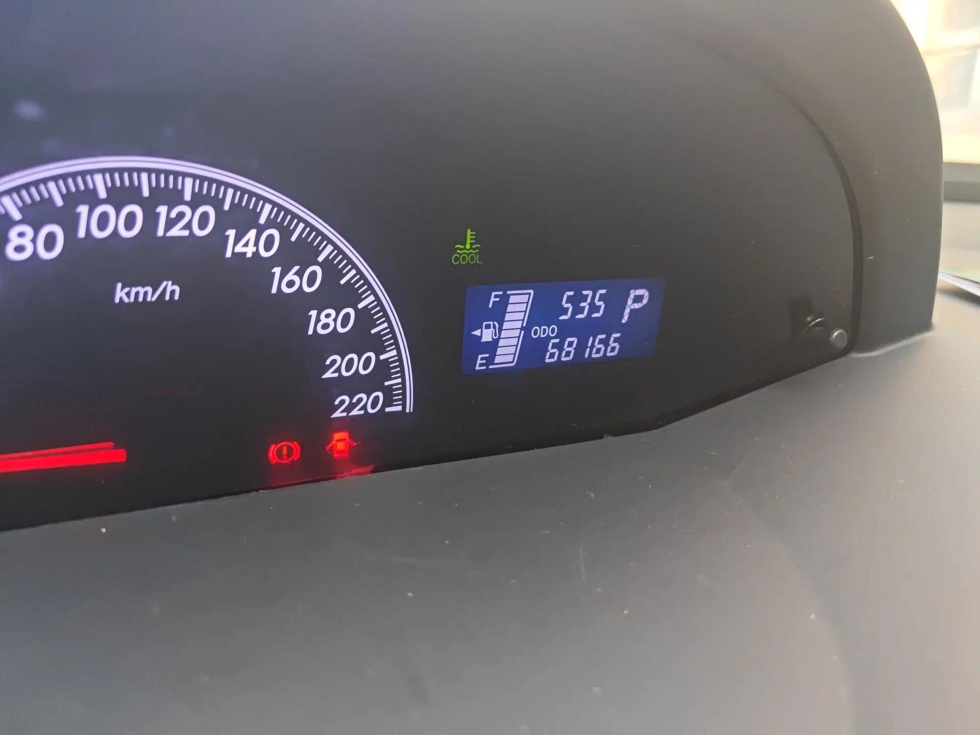 Toyota Yaris 2011 1.6E Automatic Charm Edition — миниатюра 13