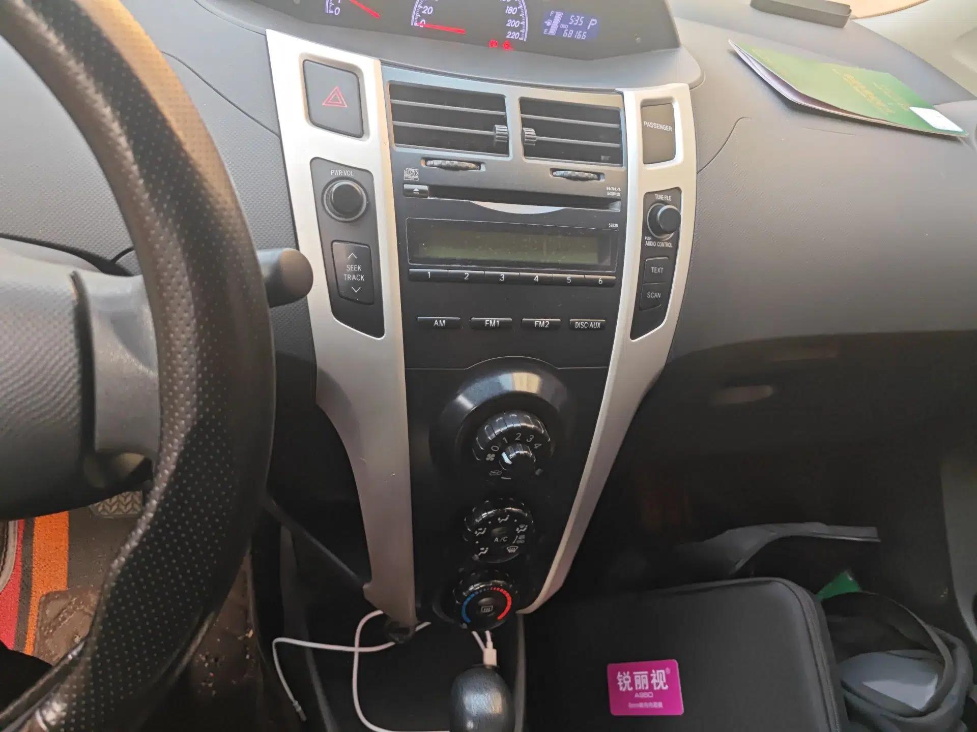 Toyota Yaris 2011 1.6E Automatic Charm Edition — миниатюра 14
