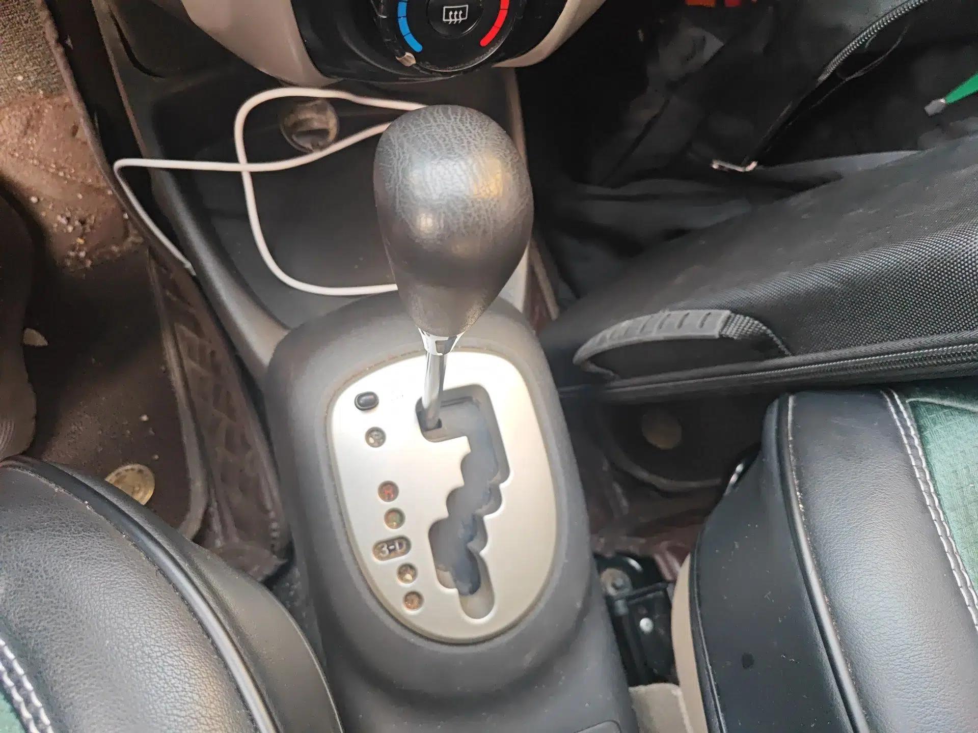 Toyota Yaris 2011 1.6E Automatic Charm Edition — миниатюра 15