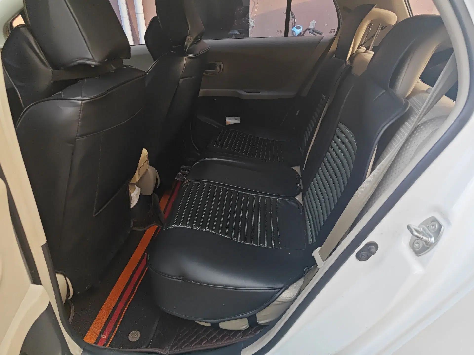 Toyota Yaris 2011 1.6E Automatic Charm Edition — миниатюра 18