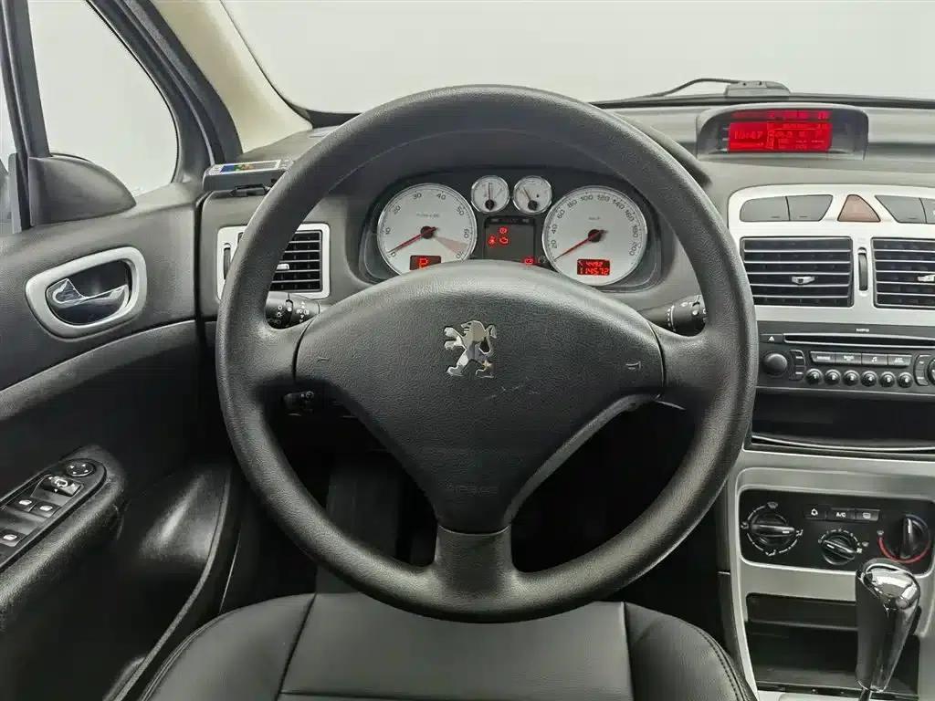 Peugeot 307 2010 Hatchback 2.0L Automatic Comfort Edition — миниатюра 11