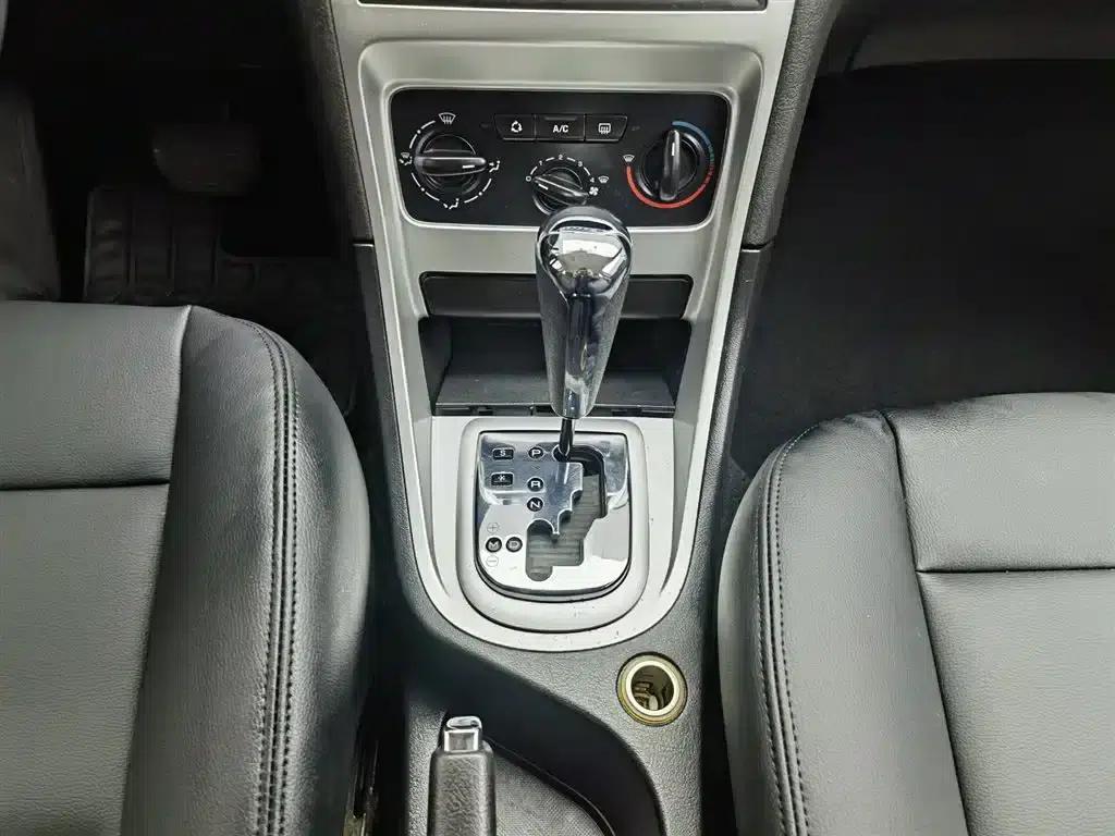 Peugeot 307 2010 Hatchback 2.0L Automatic Comfort Edition — миниатюра 13