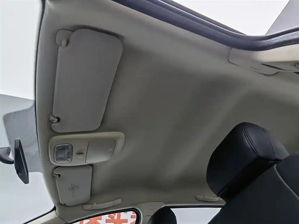 Peugeot 307 2010 Hatchback 2.0L Automatic Comfort Edition — миниатюра 14