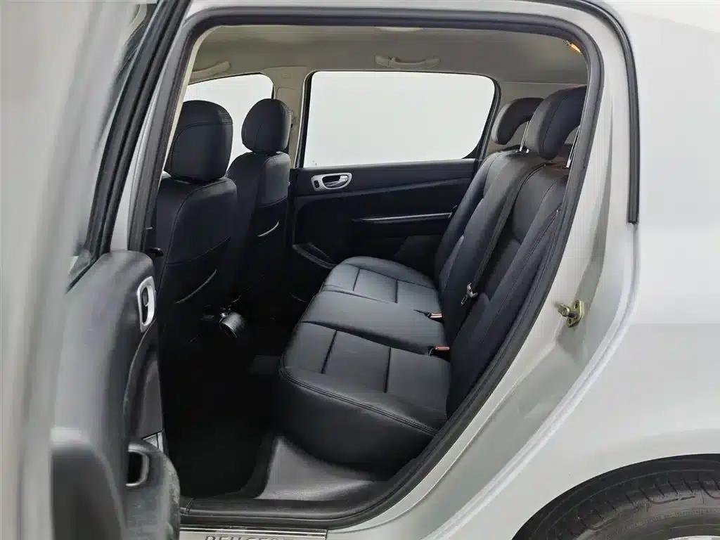 Peugeot 307 2010 Hatchback 2.0L Automatic Comfort Edition — миниатюра 15