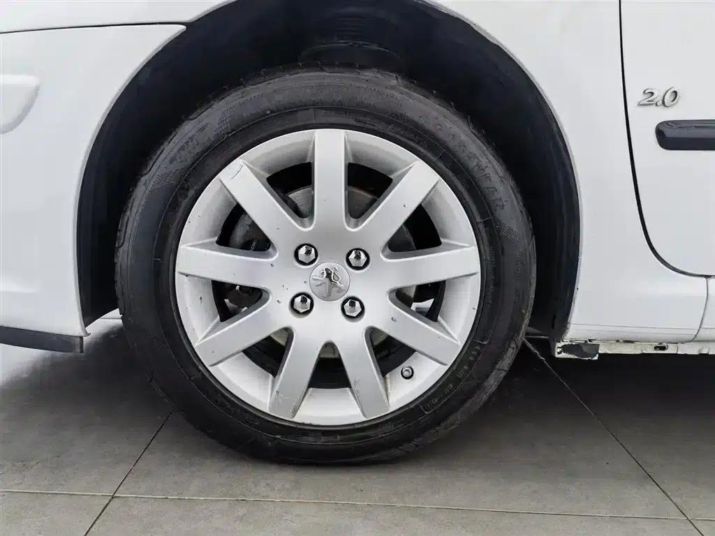 Peugeot 307 2010 Hatchback 2.0L Automatic Comfort Edition — миниатюра 17