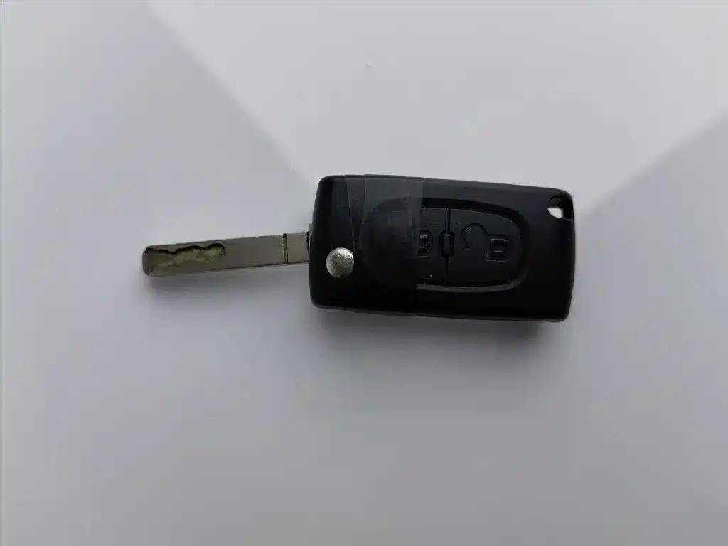 Peugeot 307 2010 Hatchback 2.0L Automatic Comfort Edition — миниатюра 19