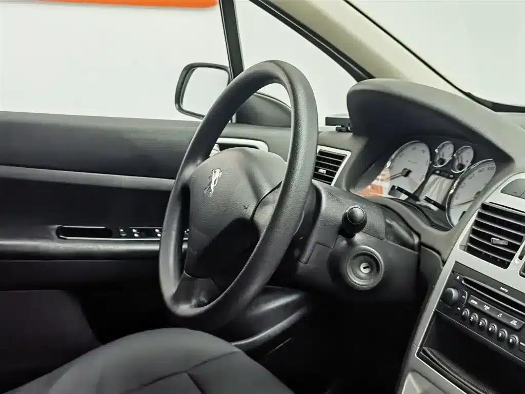 Peugeot 307 2010 Hatchback 2.0L Automatic Comfort Edition — миниатюра 22