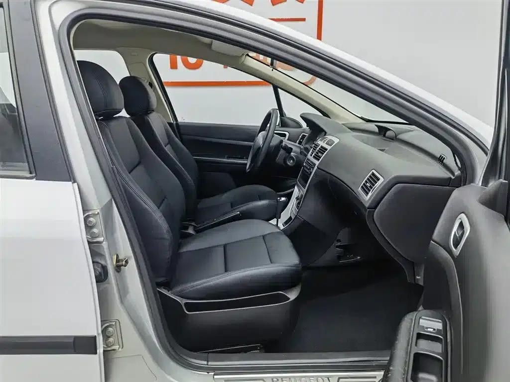 Peugeot 307 2010 Hatchback 2.0L Automatic Comfort Edition — миниатюра 23