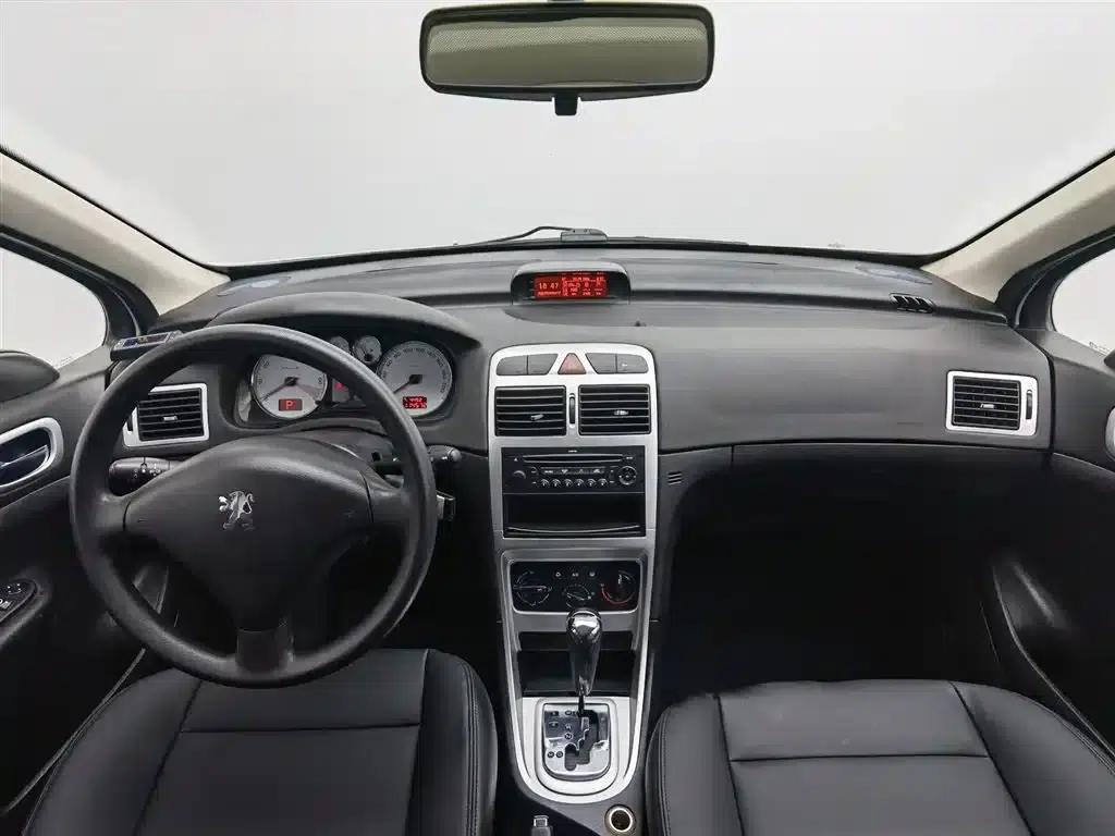 Peugeot 307 2010 Hatchback 2.0L Automatic Comfort Edition — миниатюра 5