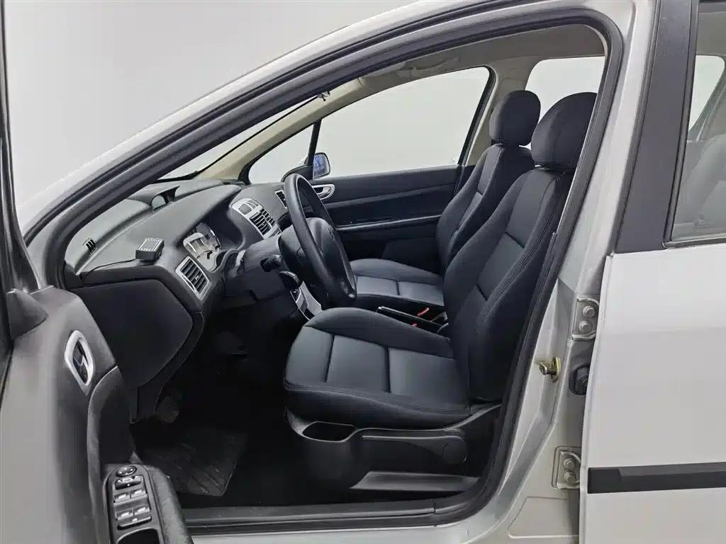 Peugeot 307 2010 Hatchback 2.0L Automatic Comfort Edition — миниатюра 10