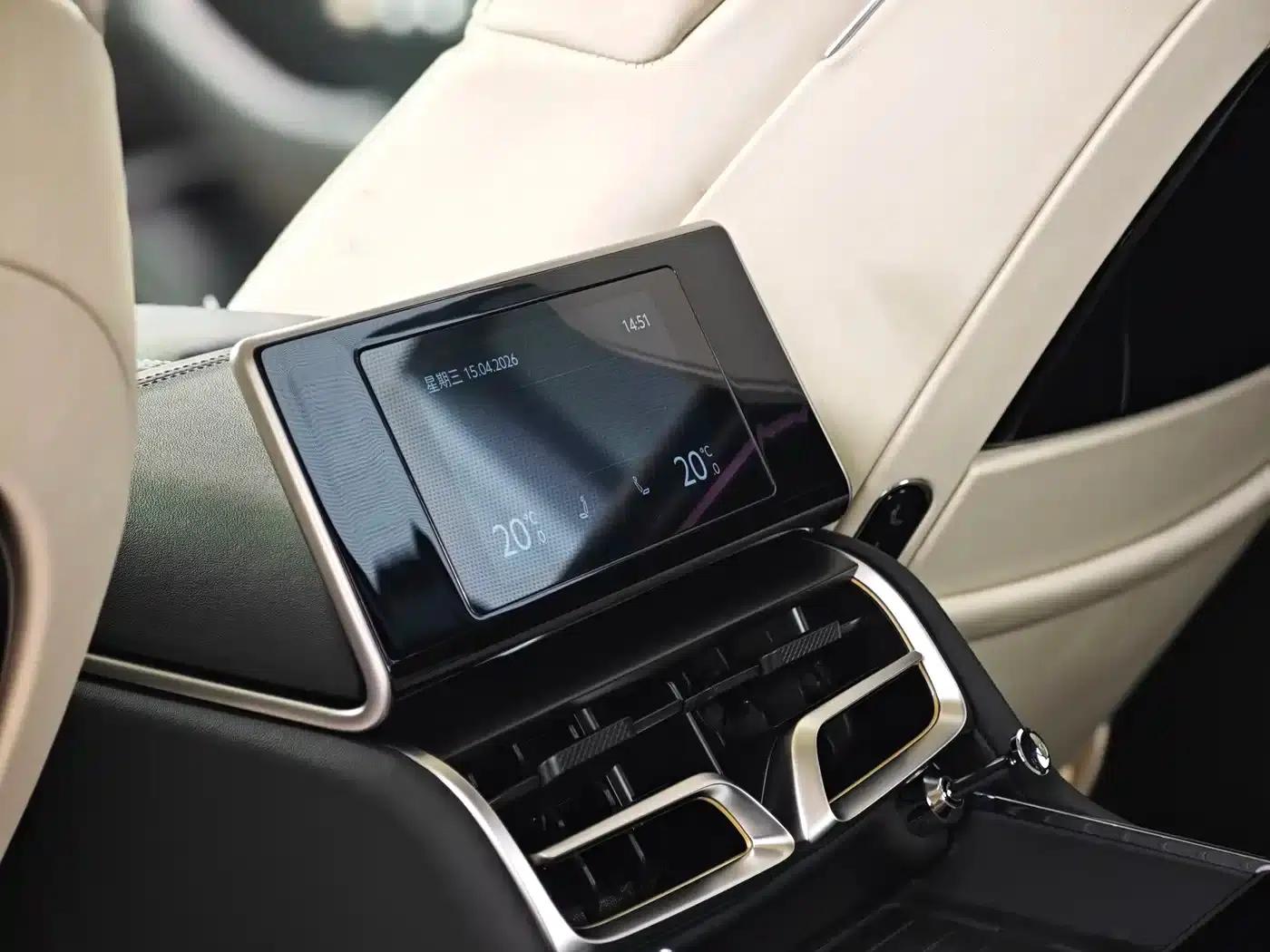 Flying Spur Plug-in Hybrid 2025 4.0T V8 Mulliner — миниатюра 16