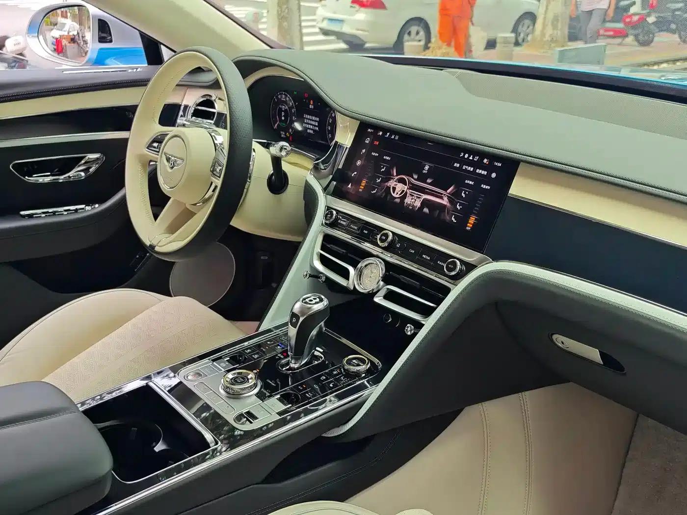 Flying Spur Plug-in Hybrid 2025 4.0T V8 Mulliner — миниатюра 18