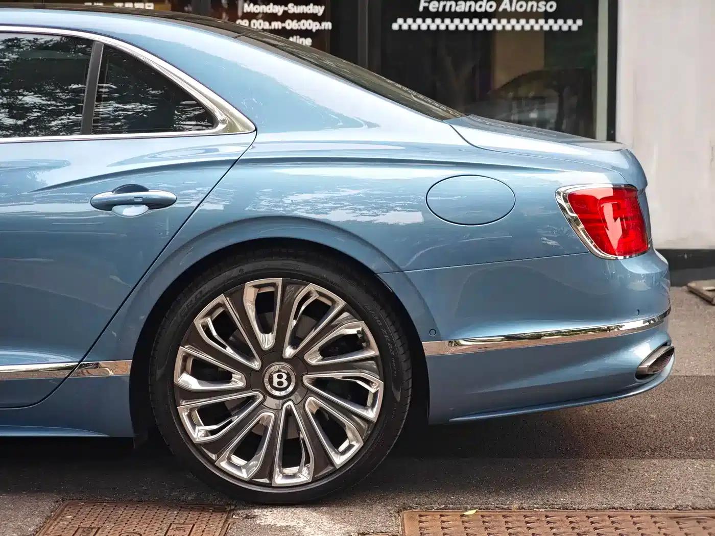 Flying Spur Plug-in Hybrid 2025 4.0T V8 Mulliner — миниатюра 5