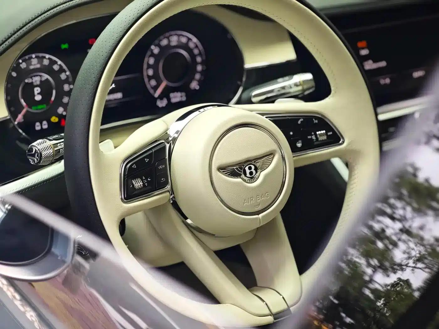 Flying Spur Plug-in Hybrid 2025 4.0T V8 Mulliner — миниатюра 8