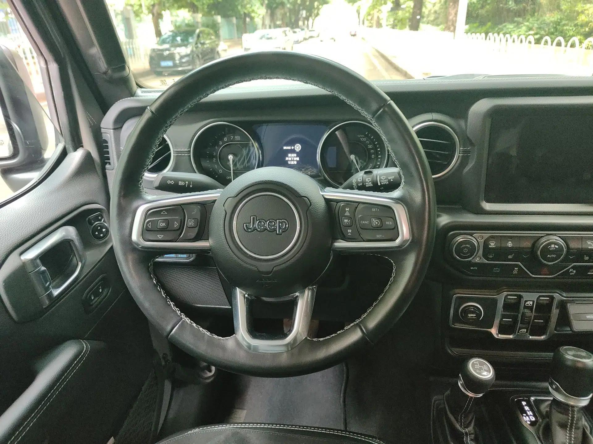 Jeep Wrangler New Energy 2021 Four-Door 2.0T 4xe Sahara — миниатюра 11