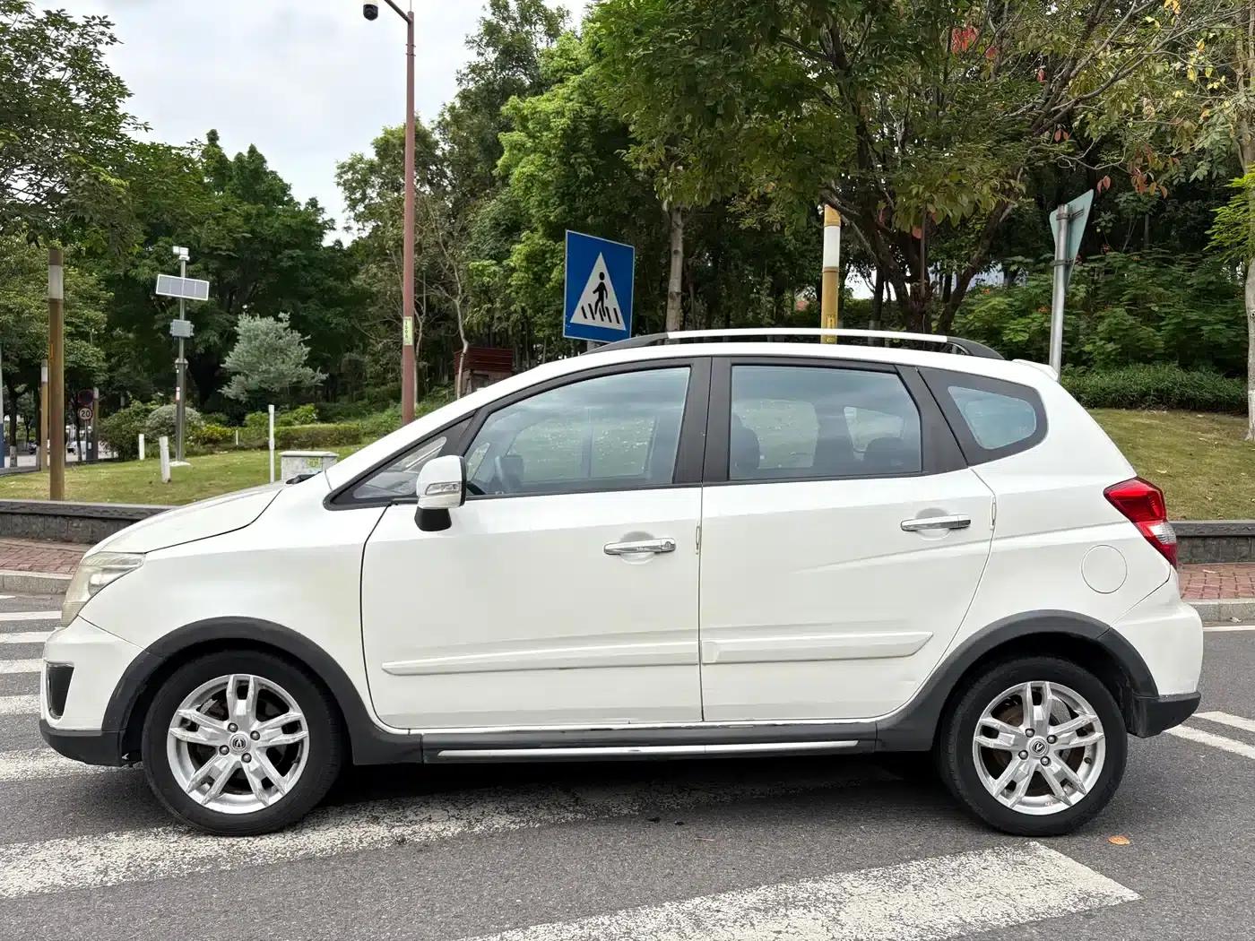 Changan CX20 2014 1.4L IMT Sunroof Navigation Edition (National V Emission Standard) — миниатюра 7