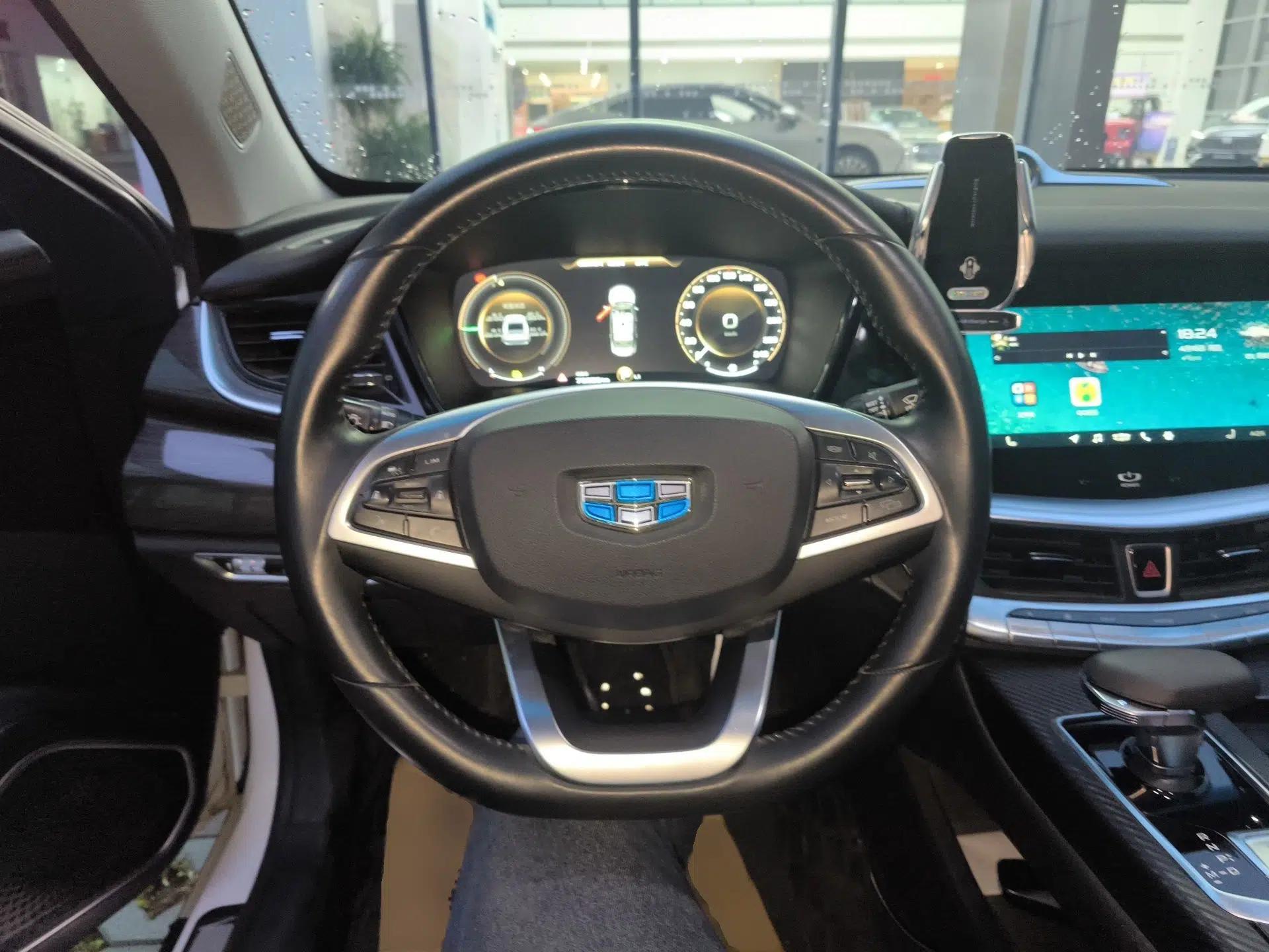 Geely Auto Emgrand GT New Energy 2018 1.5T PHEV Yao Ling Edition — миниатюра 11