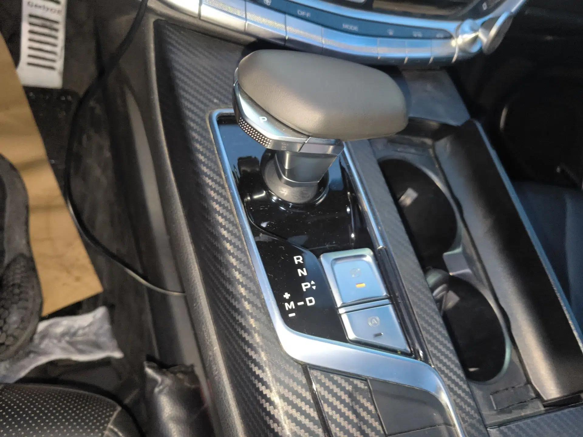 Geely Auto Emgrand GT New Energy 2018 1.5T PHEV Yao Ling Edition — миниатюра 15