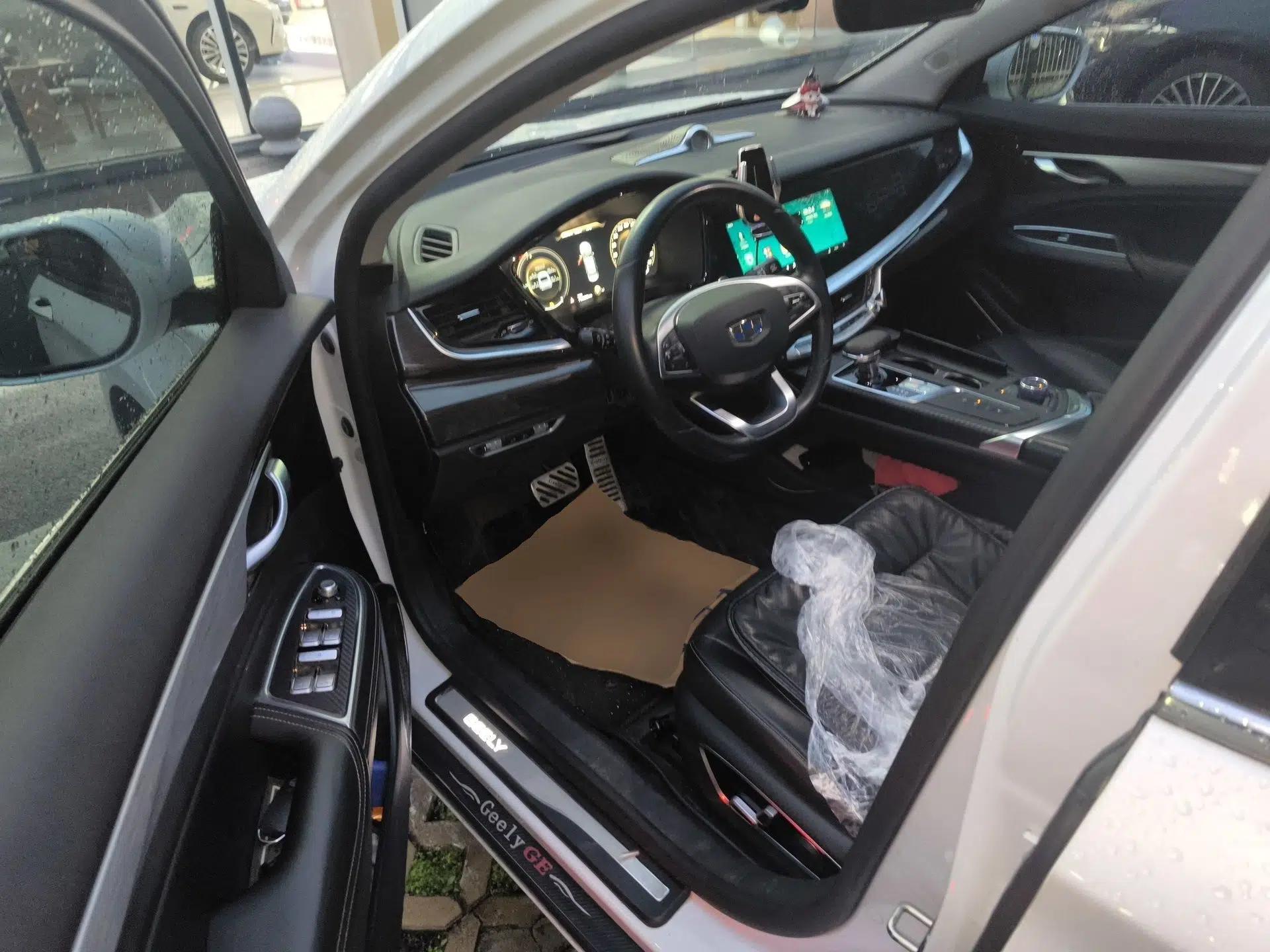 Geely Auto Emgrand GT New Energy 2018 1.5T PHEV Yao Ling Edition — миниатюра 17