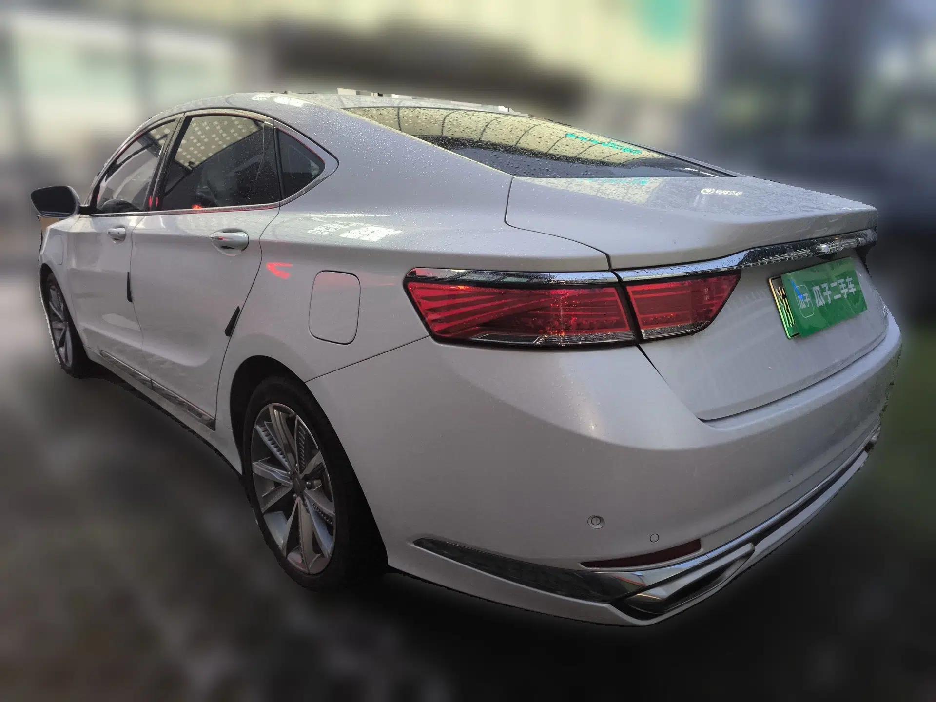 Geely Auto Emgrand GT New Energy 2018 1.5T PHEV Yao Ling Edition — миниатюра 4