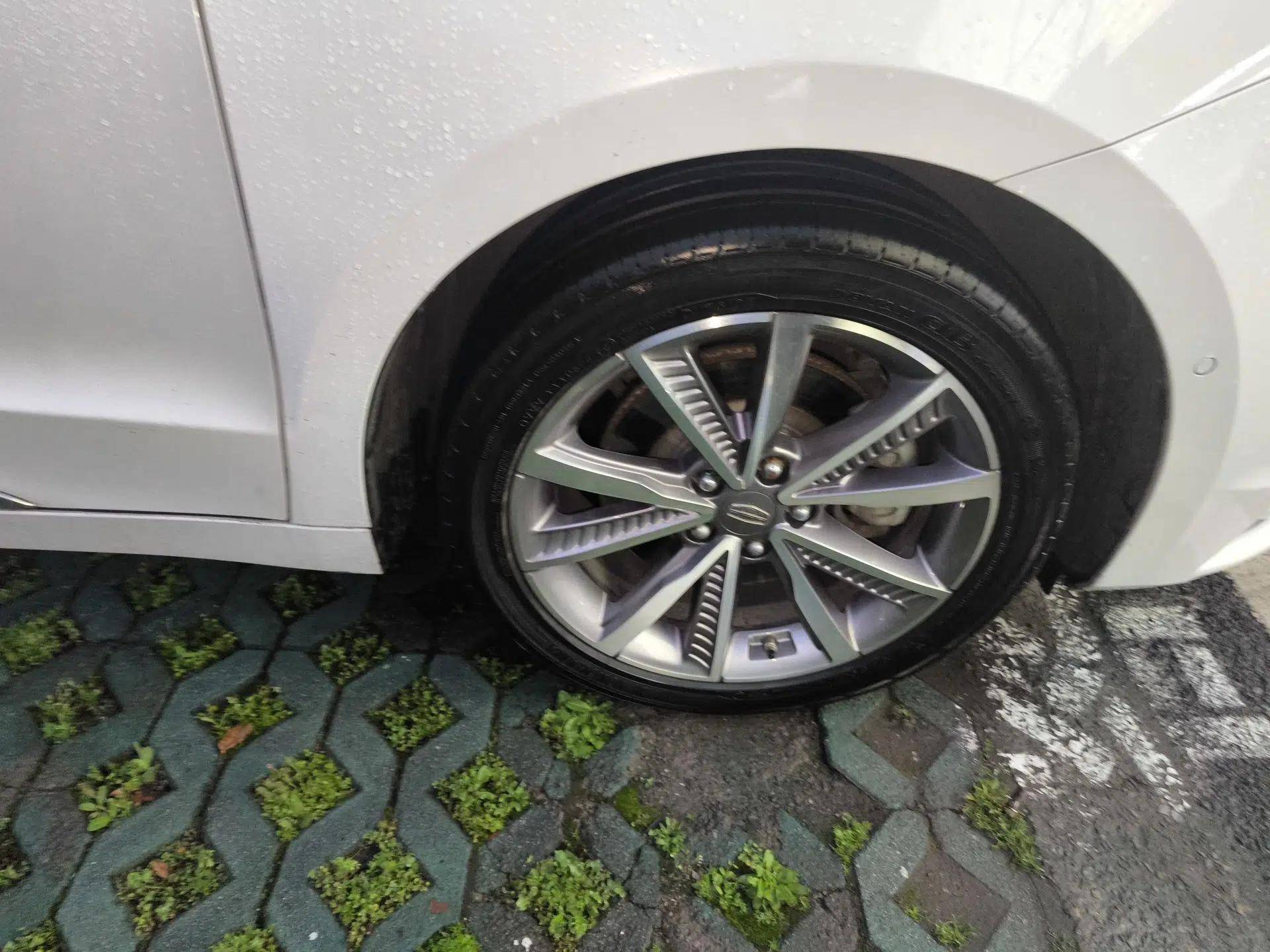 Geely Auto Emgrand GT New Energy 2018 1.5T PHEV Yao Ling Edition — миниатюра 8