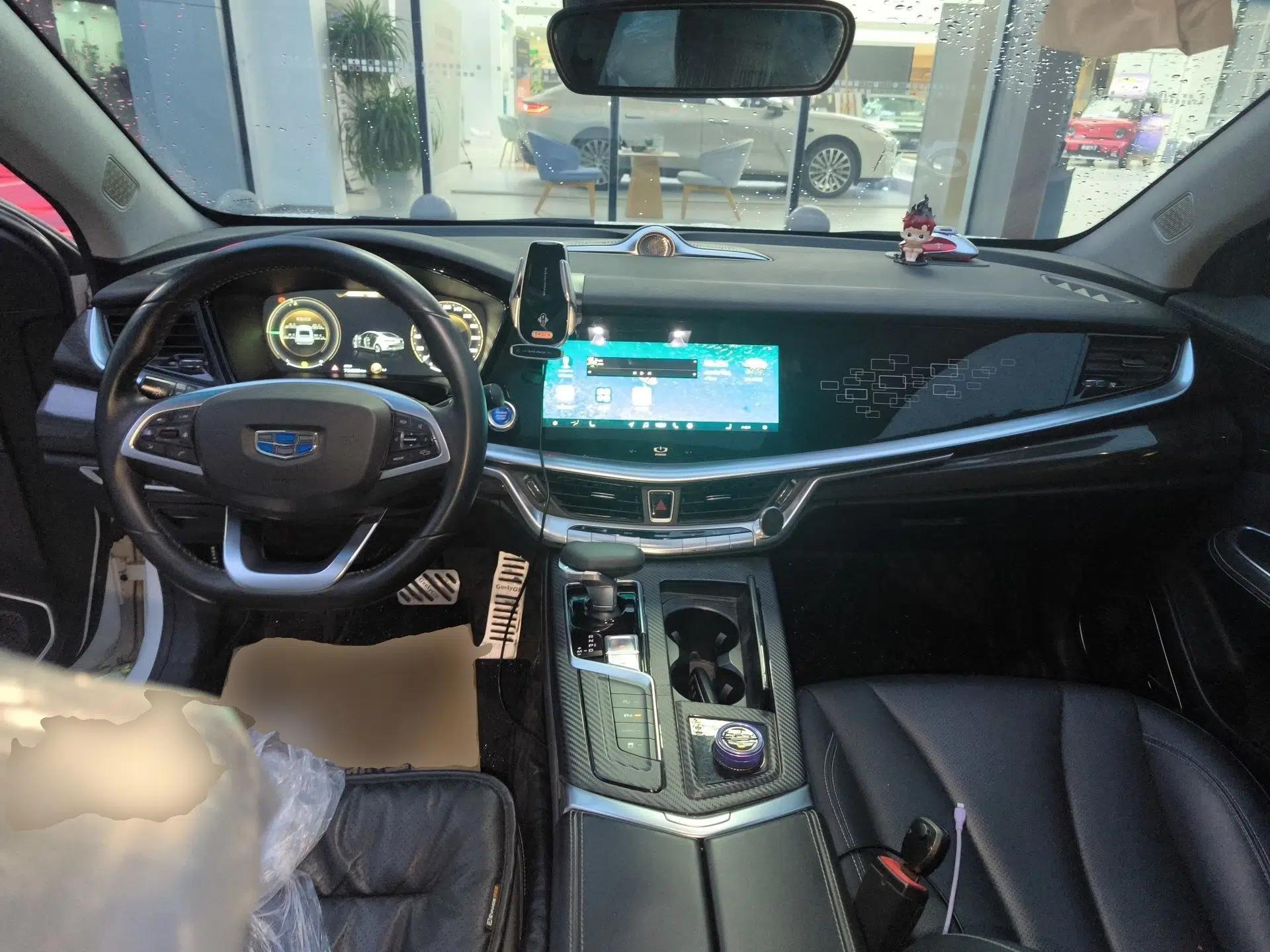 Geely Auto Emgrand GT New Energy 2018 1.5T PHEV Yao Ling Edition — миниатюра 10