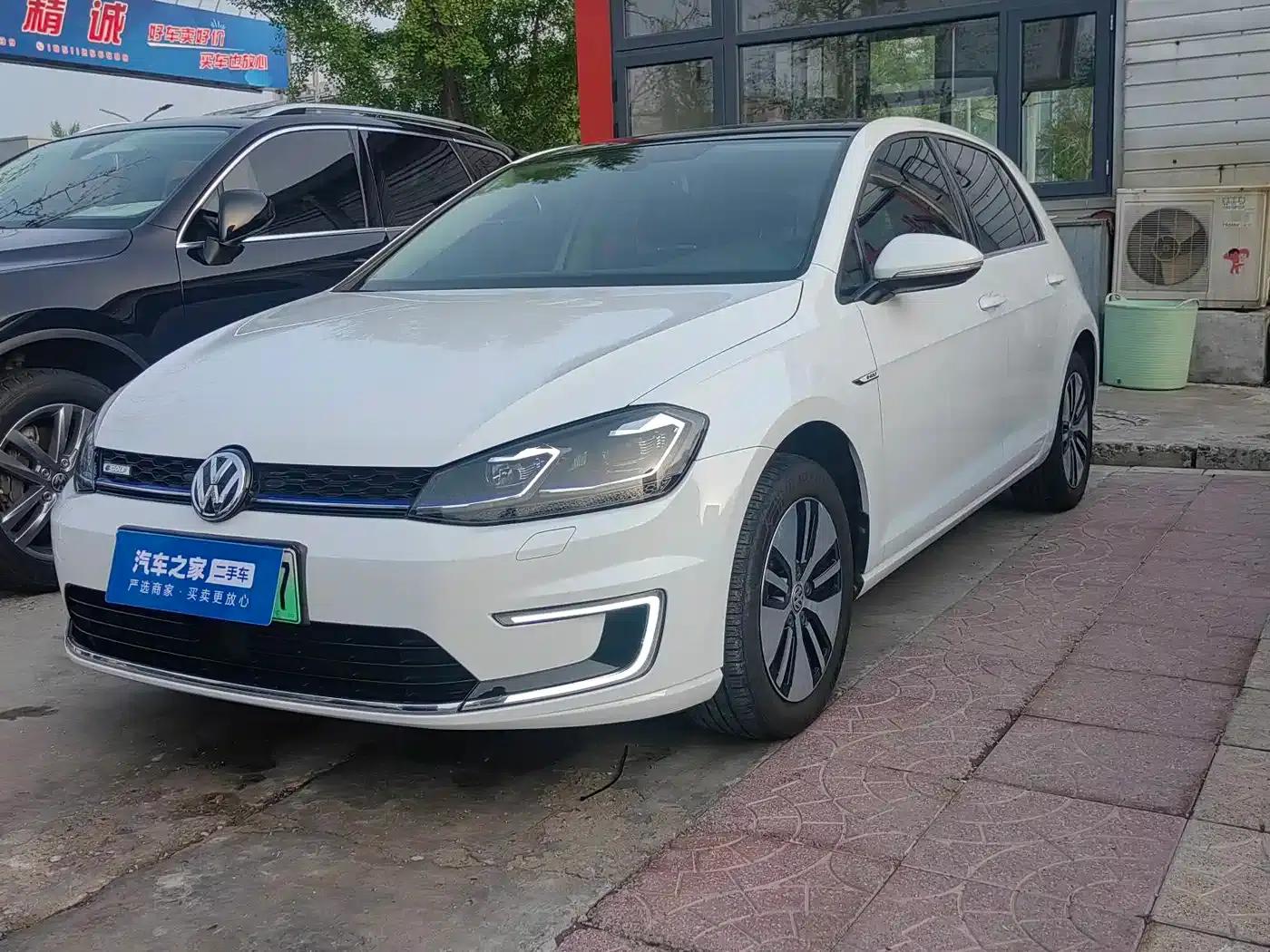2020 Golf EV — миниатюра 1