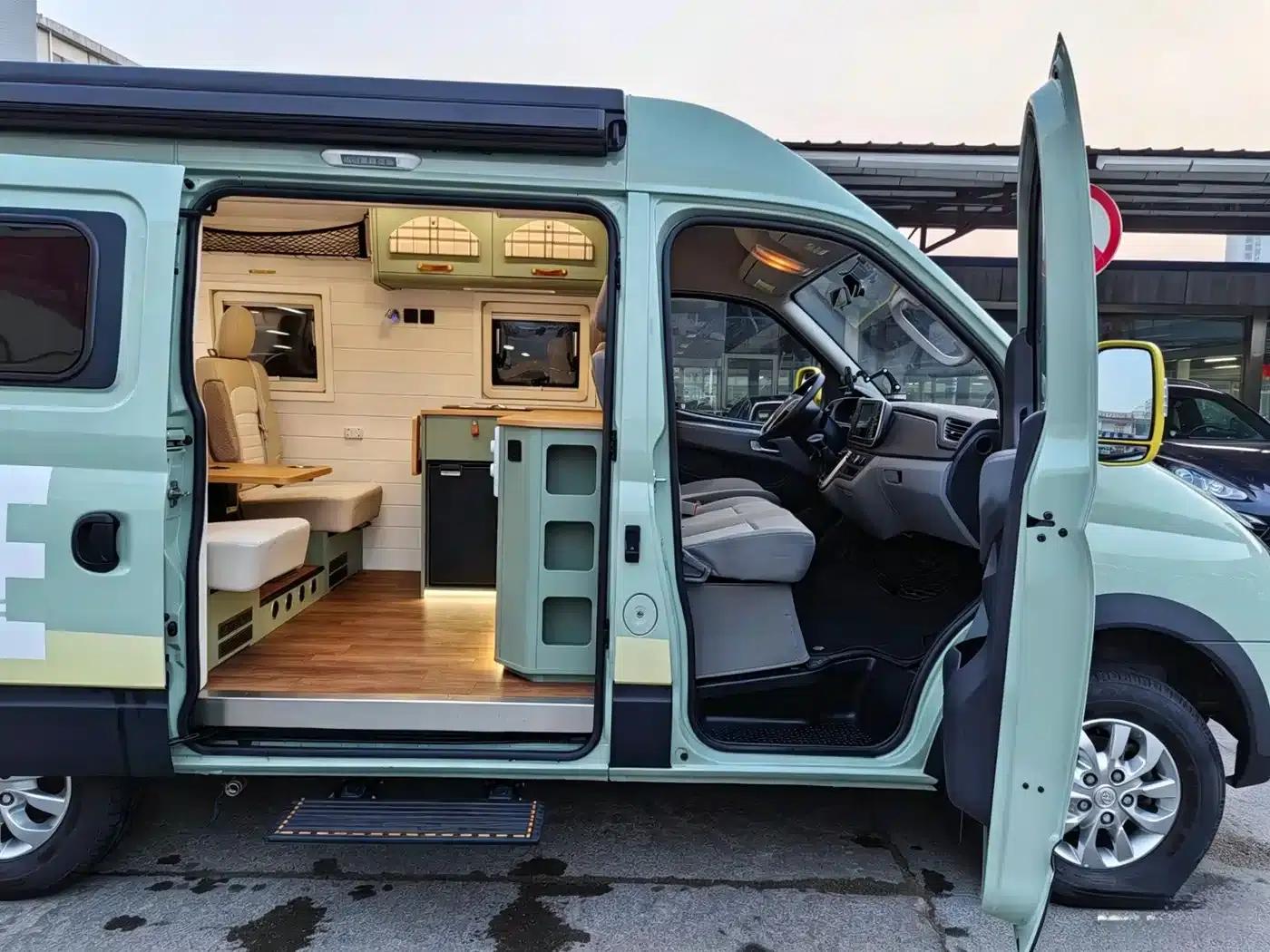 SAIC MAXUS V80 RV 2022 2.0T Traveler RVLIFE Camping Edition — миниатюра 2