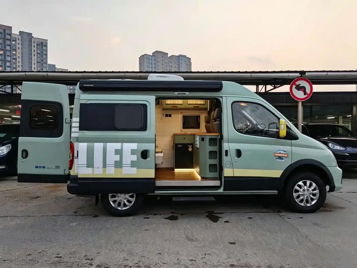 SAIC MAXUS V80 RV 2022 2.0T Traveler RVLIFE Camping Edition — миниатюра 4
