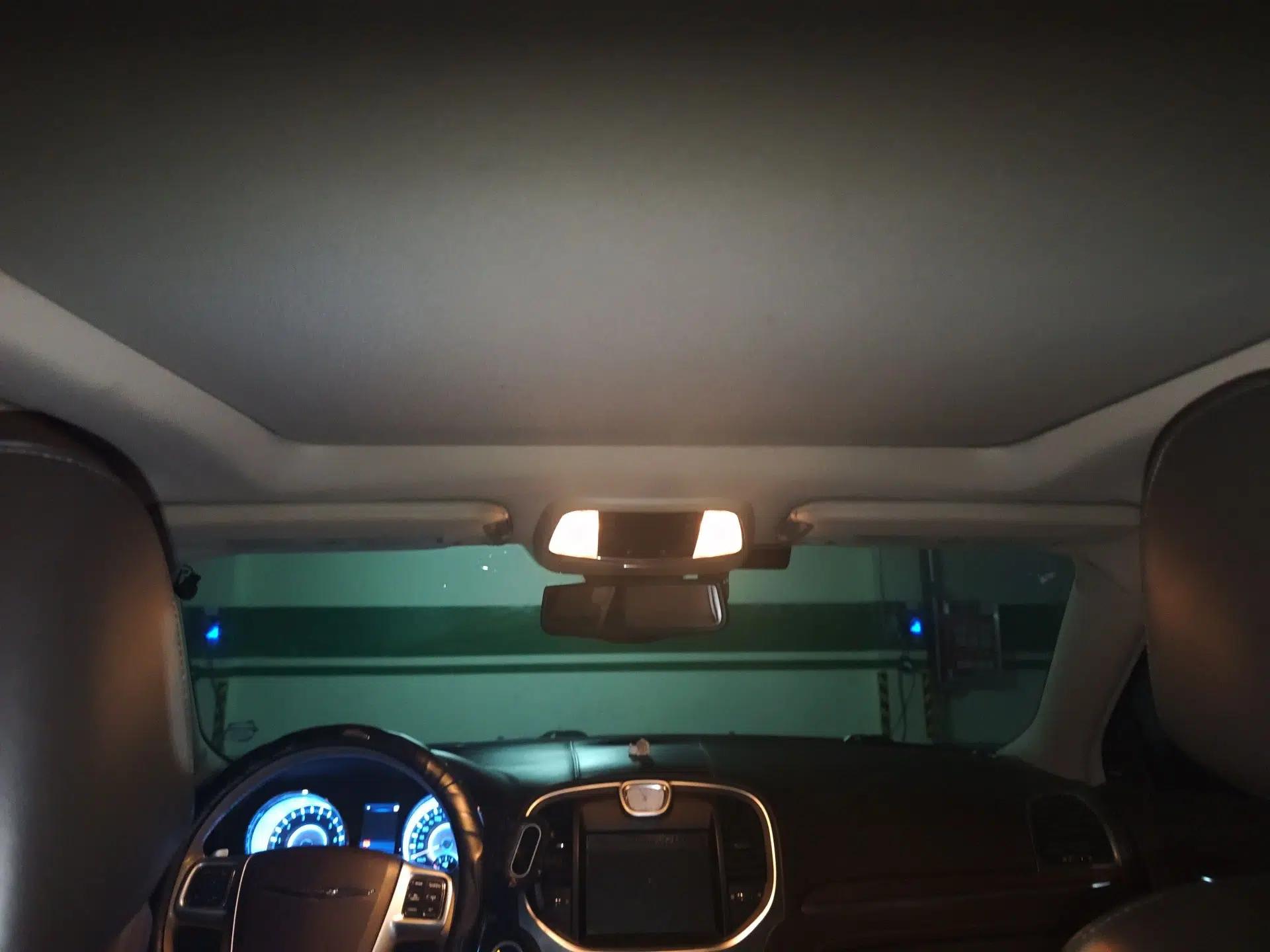 Chrysler 300C 2013 3.6L Premium Edition — миниатюра 19