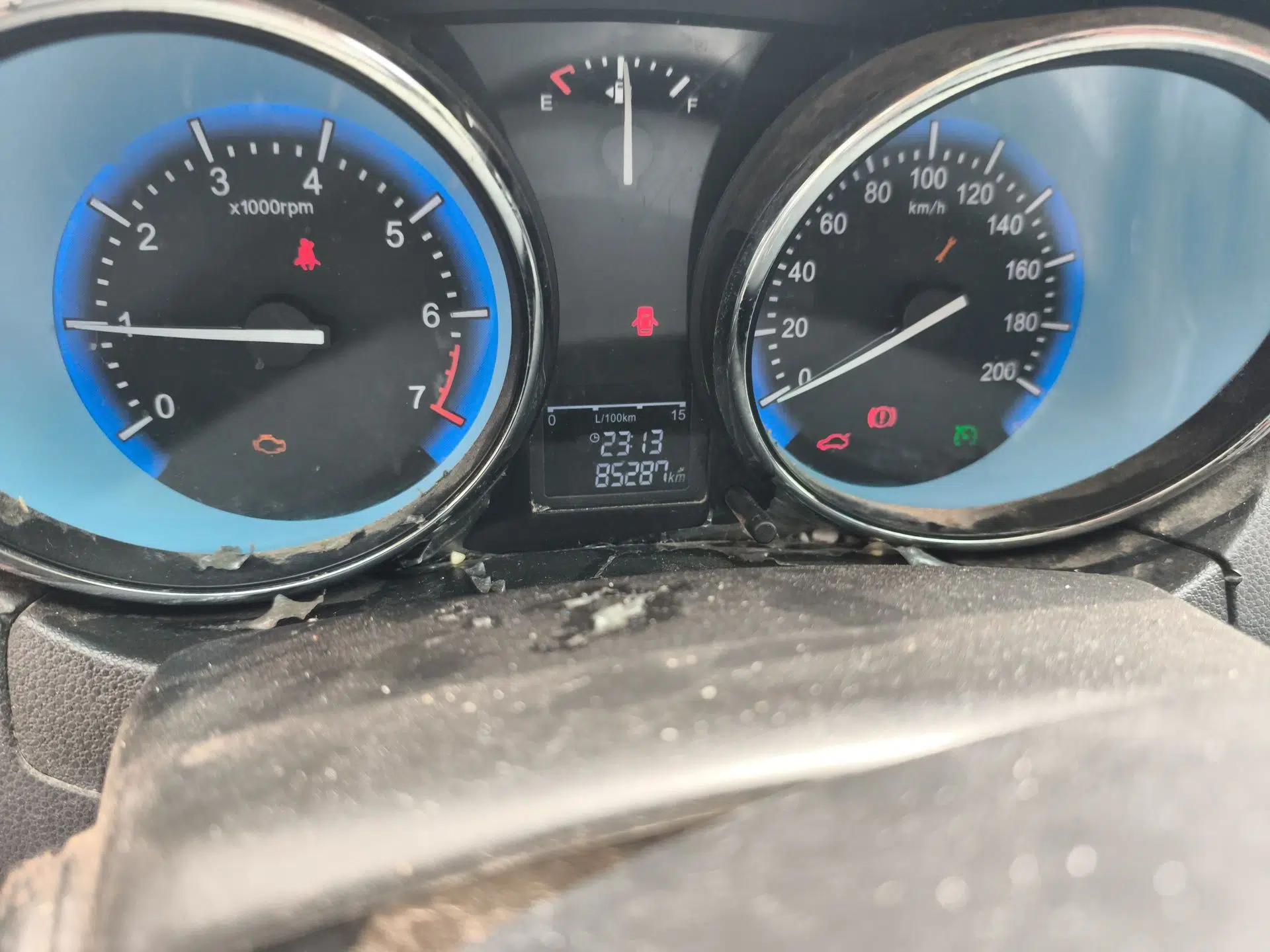 Cowin C3 2015 1.5L Manual Gold Diamond Edition — миниатюра 13