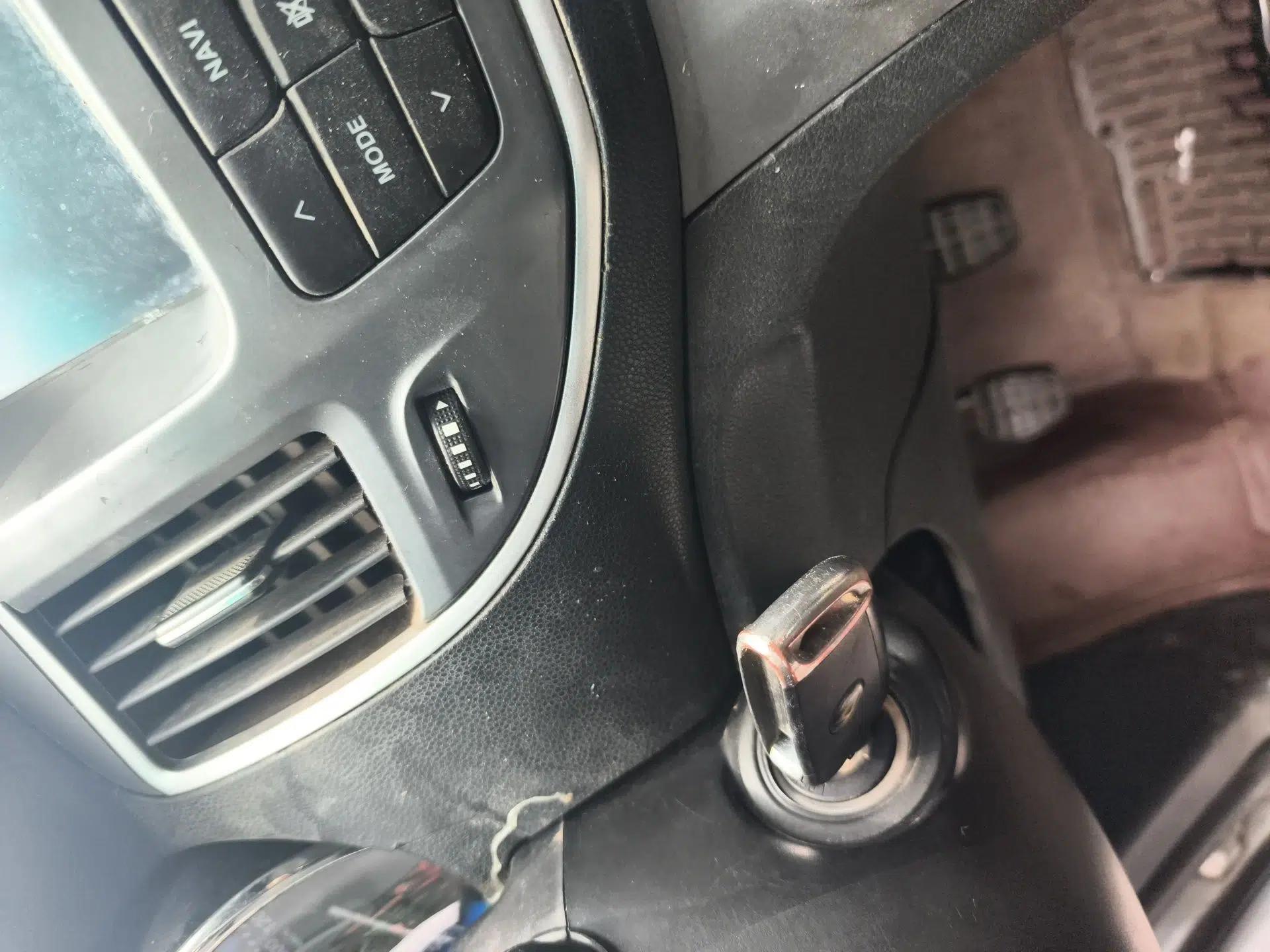 Cowin C3 2015 1.5L Manual Gold Diamond Edition — миниатюра 9