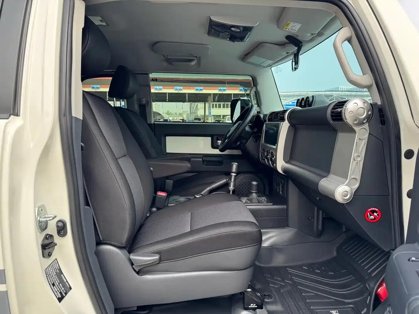 2022 FJ Cruiser 4.0L Middle East Edition — миниатюра 15