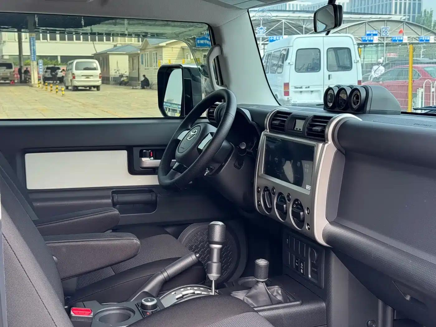 2022 FJ Cruiser 4.0L Middle East Edition — миниатюра 16