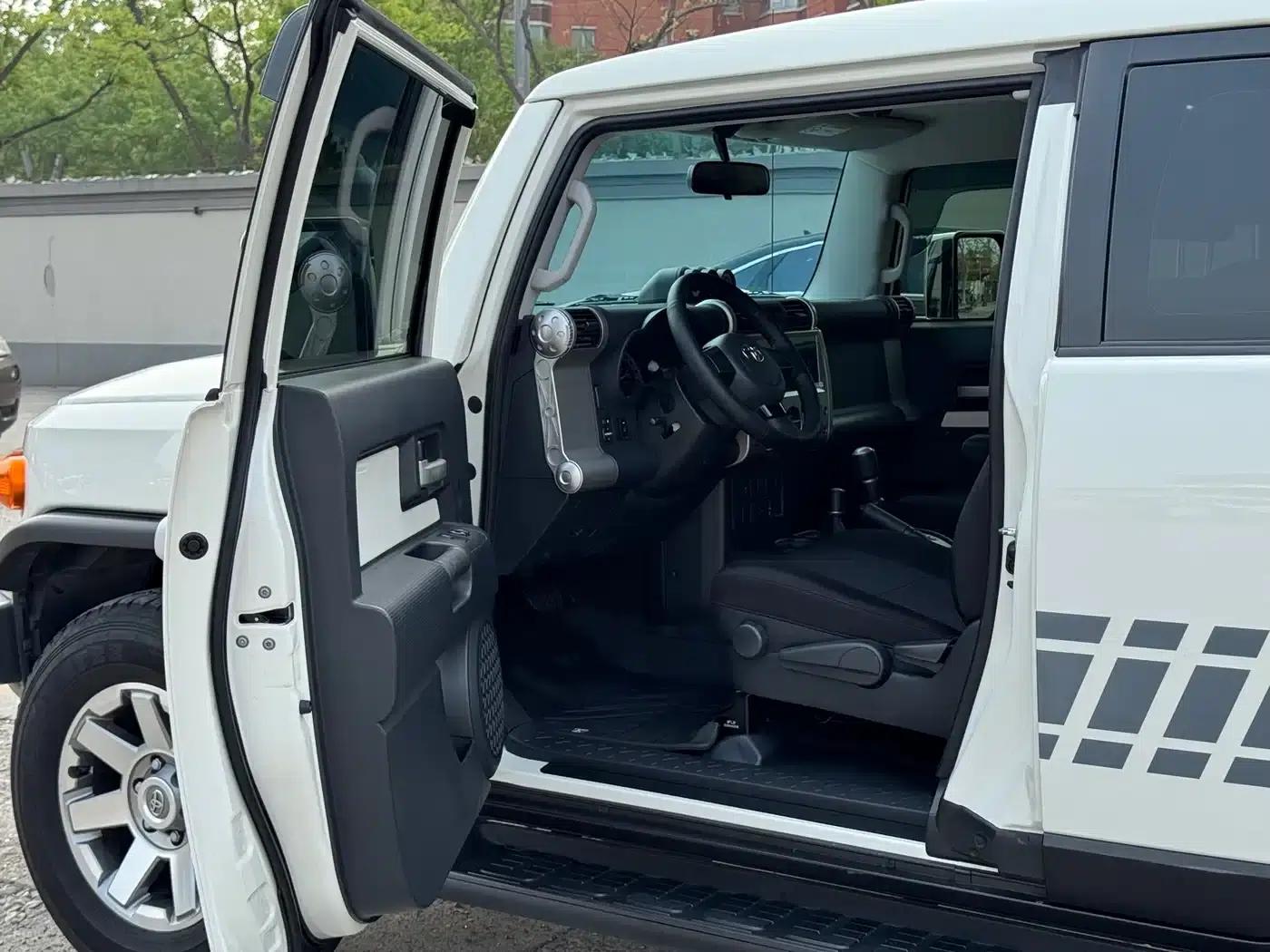 2022 FJ Cruiser 4.0L Middle East Edition — миниатюра 9