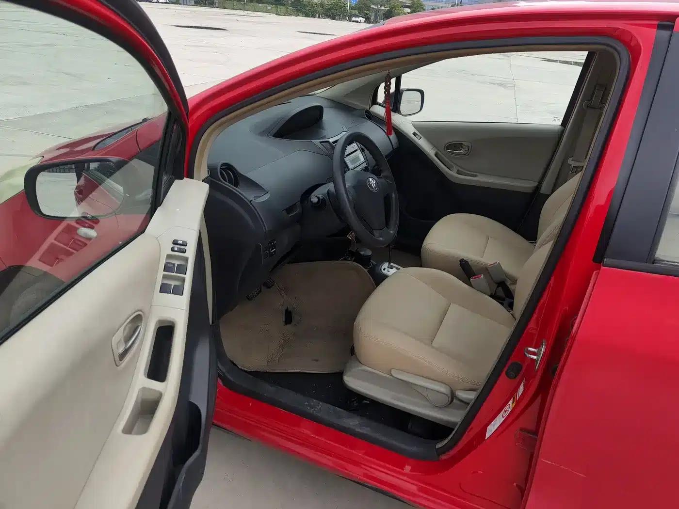 2009 Toyota Yaris 1.6E Automatic Comfort Edition — миниатюра 7