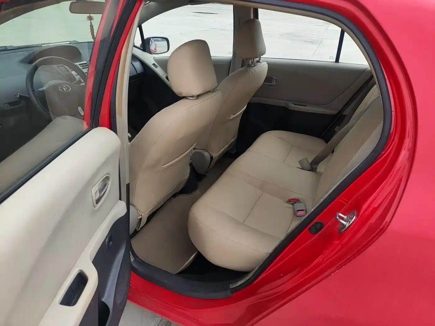 2009 Toyota Yaris 1.6E Automatic Comfort Edition — миниатюра 8