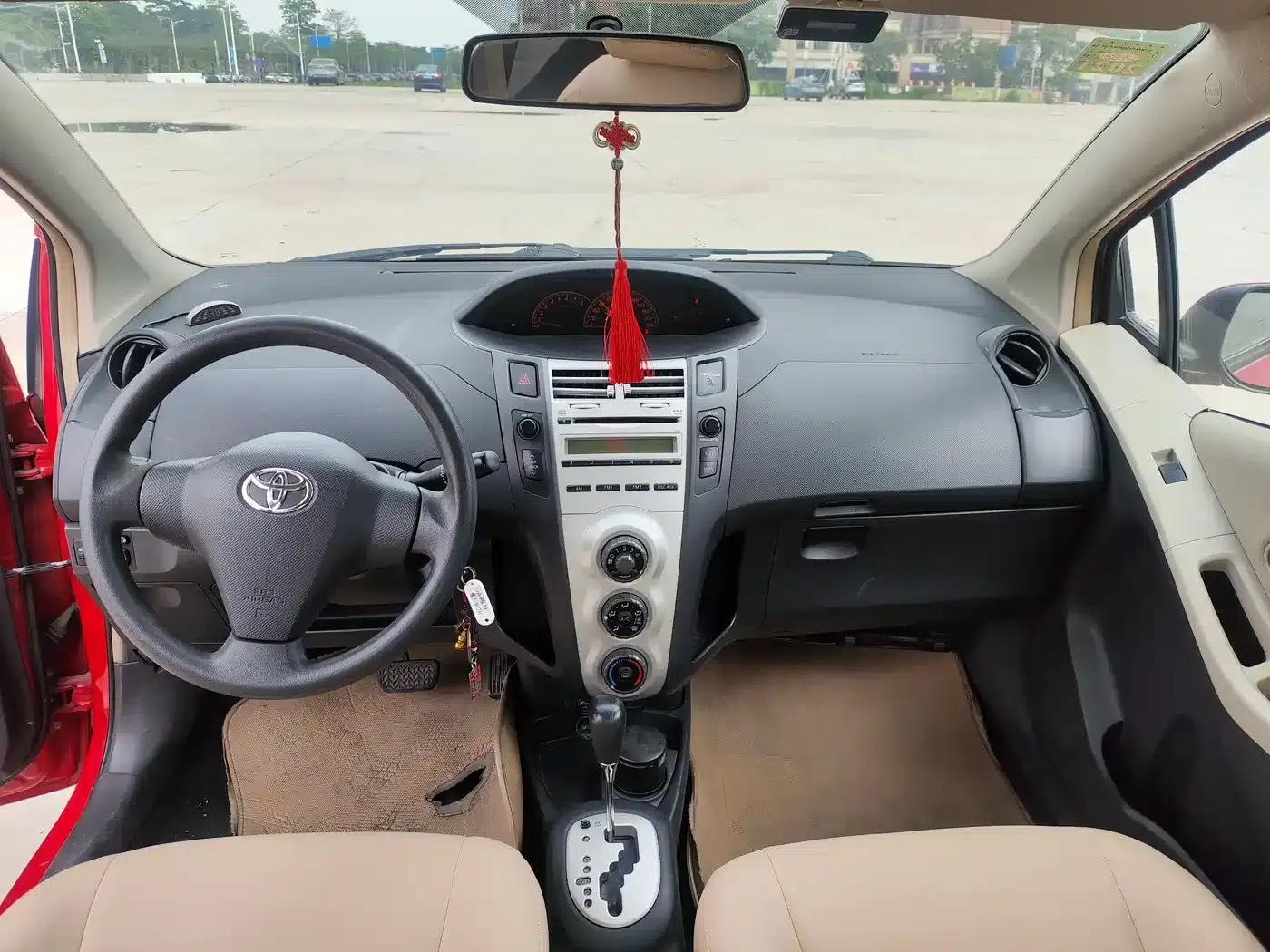 2009 Toyota Yaris 1.6E Automatic Comfort Edition — миниатюра 9