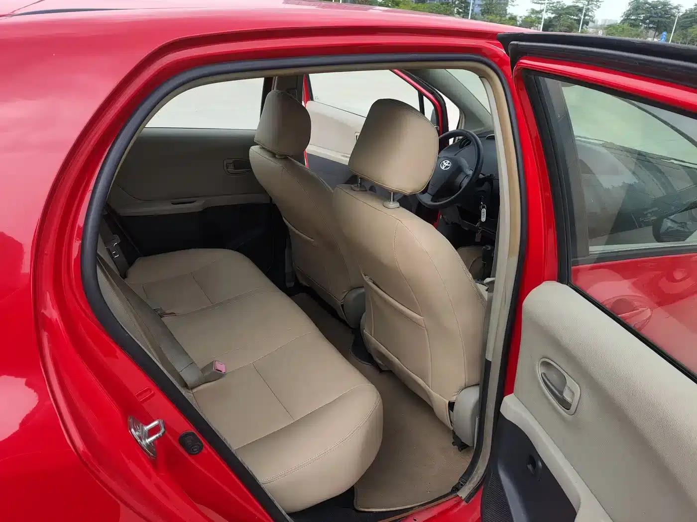 2009 Toyota Yaris 1.6E Automatic Comfort Edition — миниатюра 10