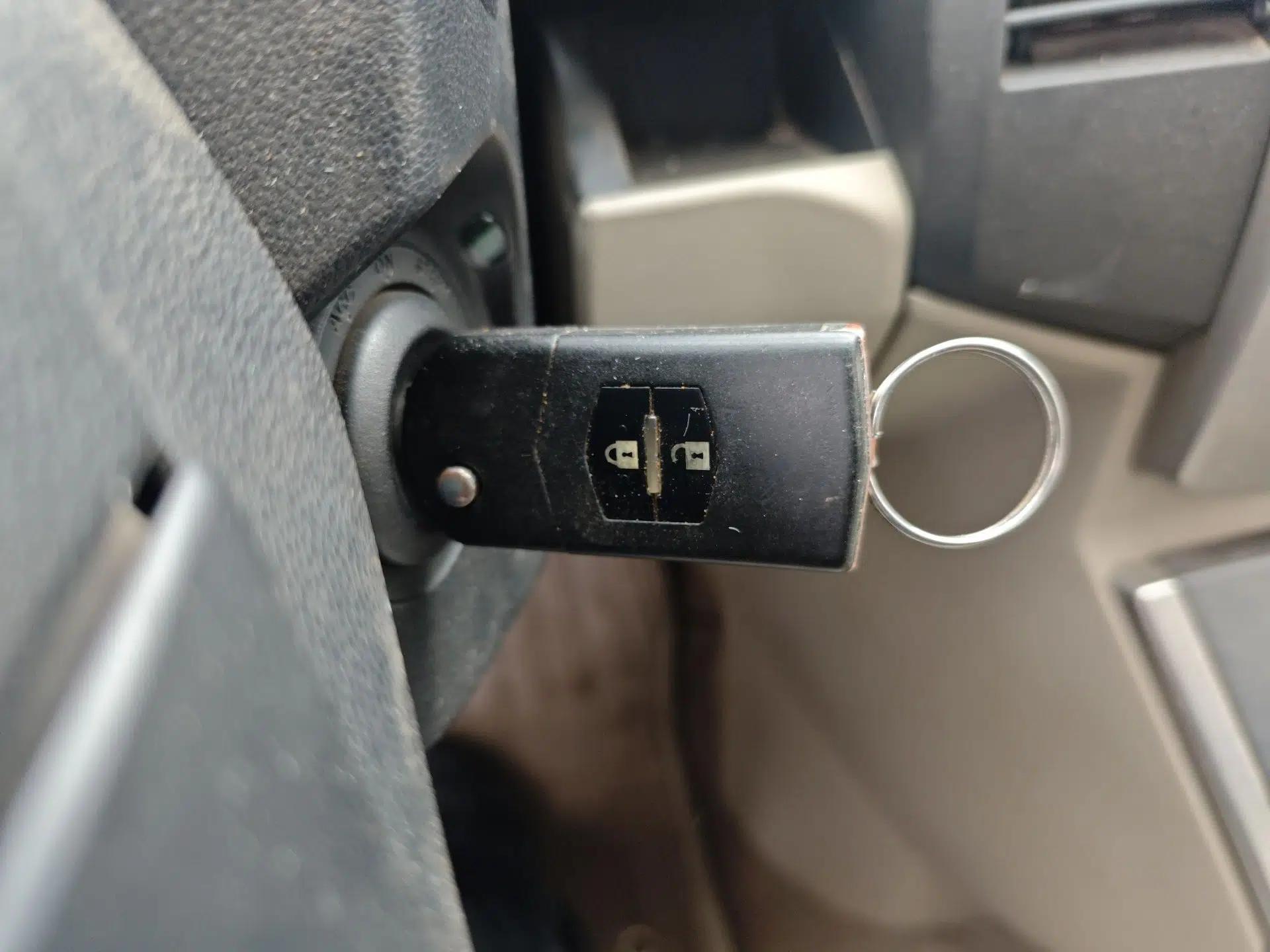 Mazda 5 2008 2.0 Manual Comfort Version — миниатюра 9