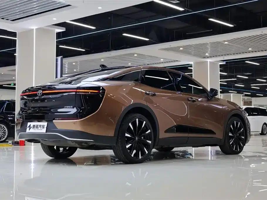 2023 Toyota Crown SportCross 2.4T SportCross HEV AWD Supreme Edition — миниатюра 15