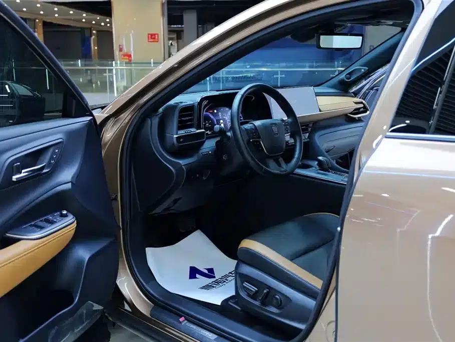 2023 Toyota Crown SportCross 2.4T SportCross HEV AWD Supreme Edition — миниатюра 17