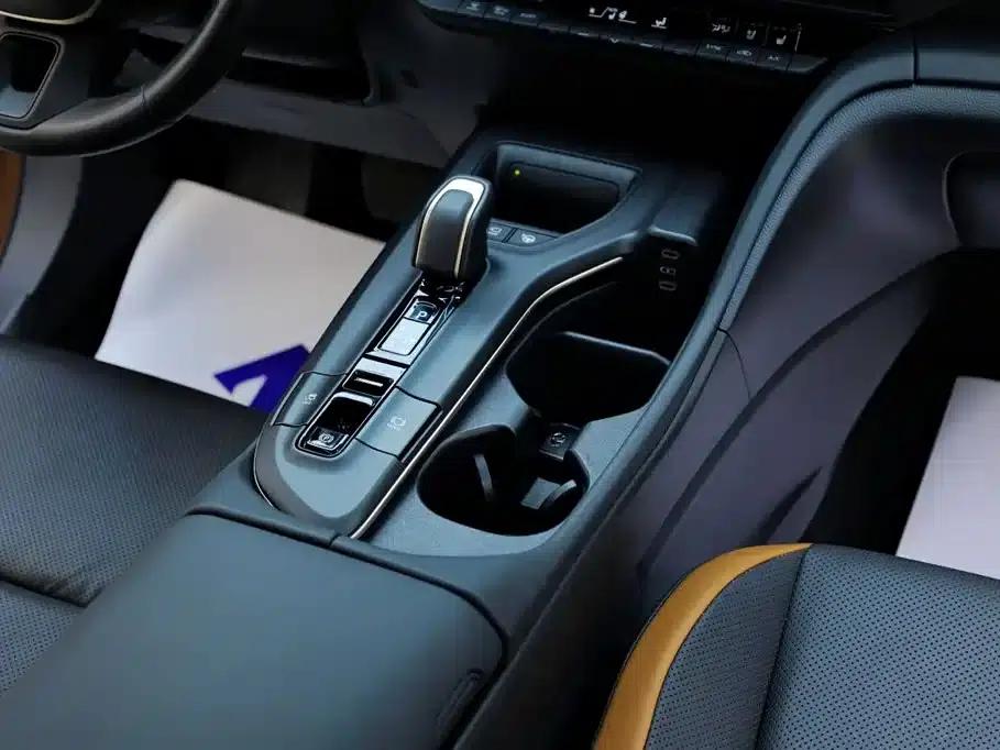 2023 Toyota Crown SportCross 2.4T SportCross HEV AWD Supreme Edition — миниатюра 22