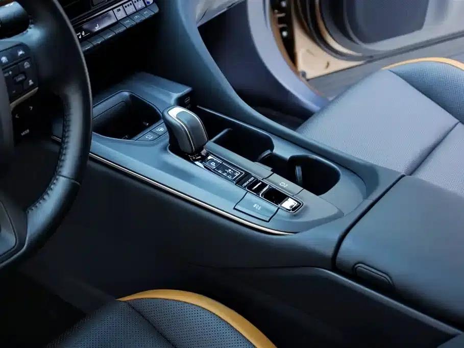 2023 Toyota Crown SportCross 2.4T SportCross HEV AWD Supreme Edition — миниатюра 23