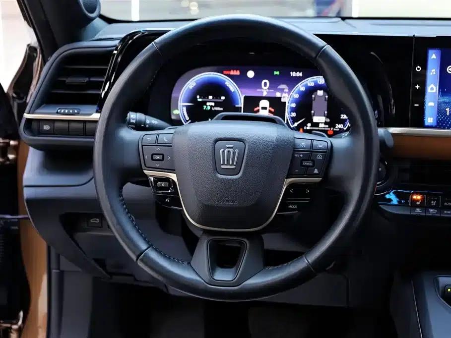 2023 Toyota Crown SportCross 2.4T SportCross HEV AWD Supreme Edition — миниатюра 24